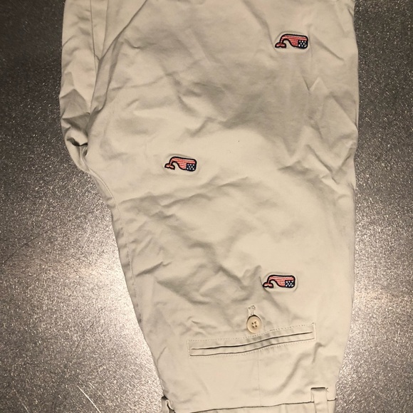 Vineyard vines khaki shorts - Picture 3 of 5